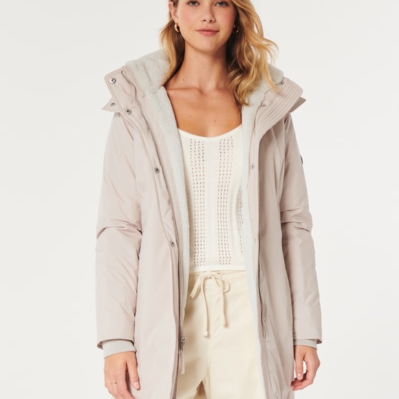 Hollister Jackets & Blazers - Hollister Women's Light Beige All Weather Faux Fur Lined Parka